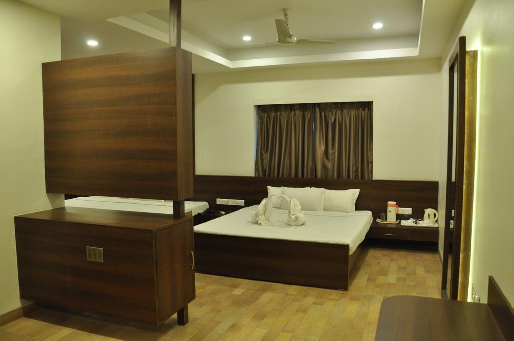 Jabali Palace Hotel Jabalpur Exterior photo