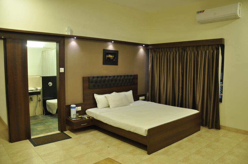 Jabali Palace Hotel Jabalpur Exterior photo